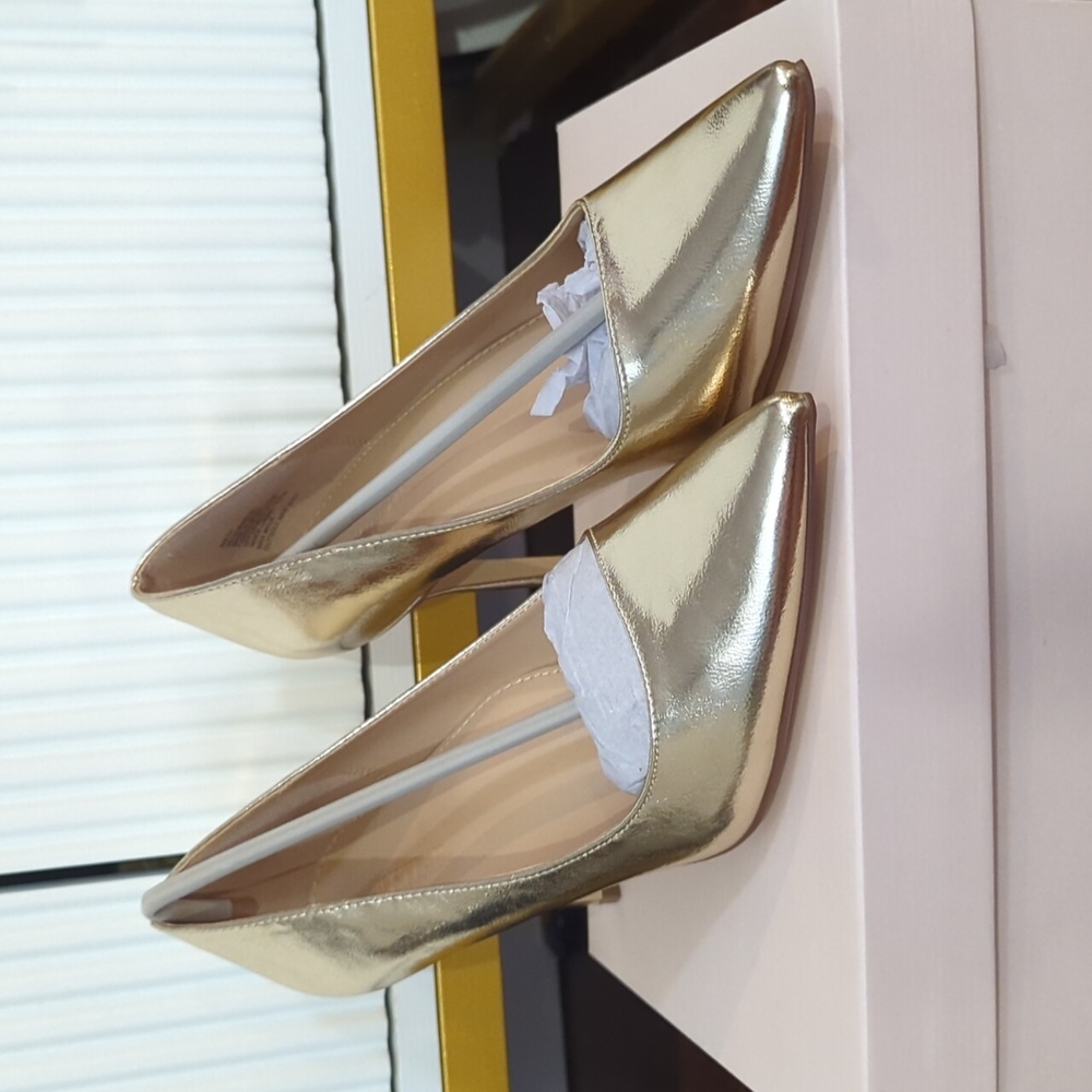 Just Fab Gold Pumps NEW